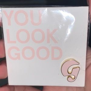 Glossier pin